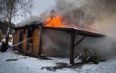 У Василькові пожежники врятували чоловіка з палаючого будинку (ФОТО)