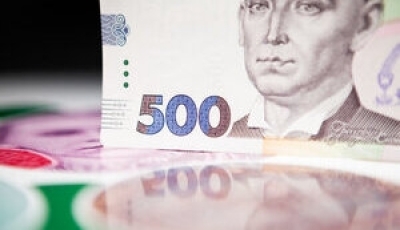 Курс гривні укріплюється: Нацбанк встановив офіційний курс долара на середу